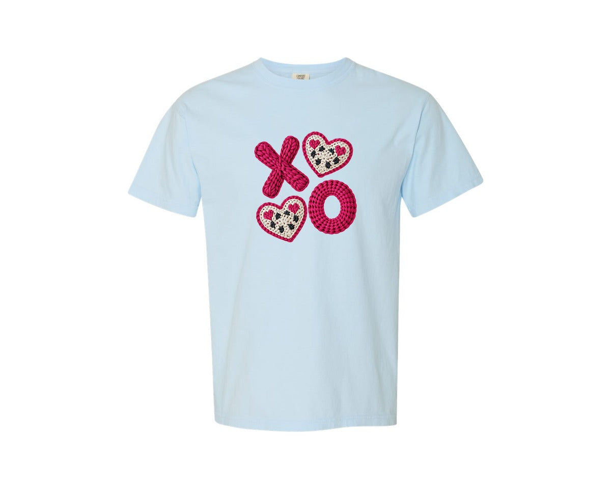 brand:Comfort Colors|color:Chambray|Latch Hook Yarn Xoxo Faux Yarn Graphic T-Shirt