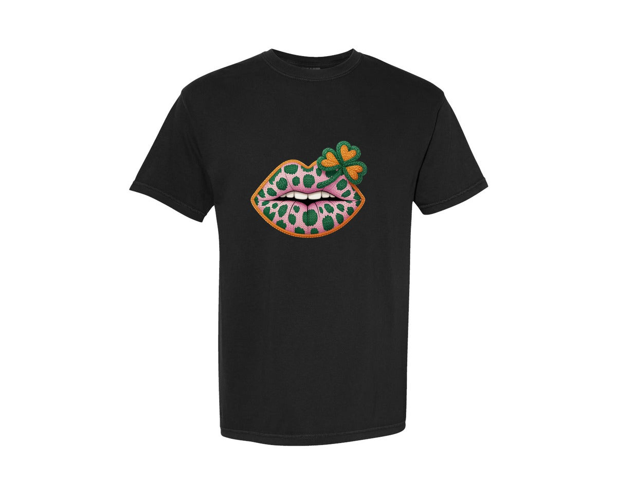 brand:Comfort Colors|color:Black|Faux Yarn Leopard Shamrock Lips Graphic T-Shirt