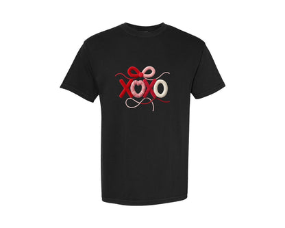 brand:Comfort Colors|color:Black|Latch Hook Yarn Crochet Xoxo Coquette B Graphic T-Shirt