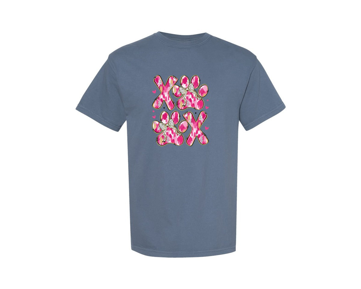 brand:Comfort Colors|color:Blue Jean|Xoxo Valentines Day Brushstroke Dog Paw Graphic T-Shirt
