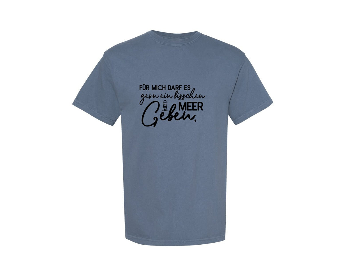 brand:Comfort Colors|color:Blue Jean|Fur Mich Darf Es Gern Ein Bisschen Meer Graphic T-Shirt