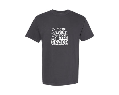brand:Comfort Colors|color:Graphite|Peace Out 5Th Grade 2 Graphic T-Shirt