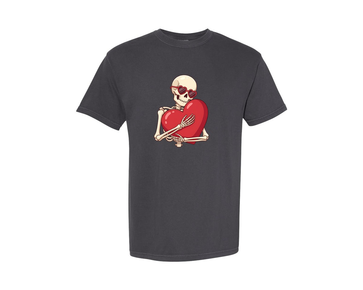 brand:Comfort Colors|color:Graphite|Cute Skeleton Hugging Heart Graphic T-Shirt