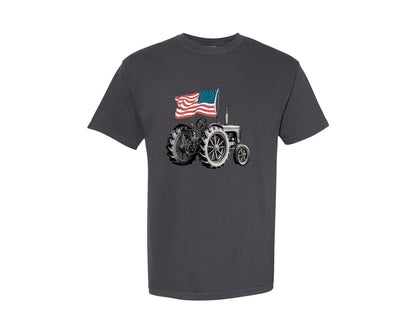 brand:Comfort Colors|color:Graphite|Tractor Usa Flag Vintage Farm Graphic T-Shirt