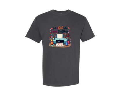 brand:Comfort Colors|color:Graphite|Just A Girl Who Loves Crafting 12 Graphic T-Shirt