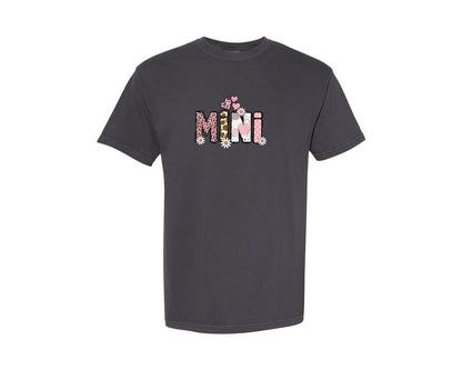 brand:Comfort Colors|color:Graphite|Mama Mini Pink Leopard Design Graphic T-Shirt