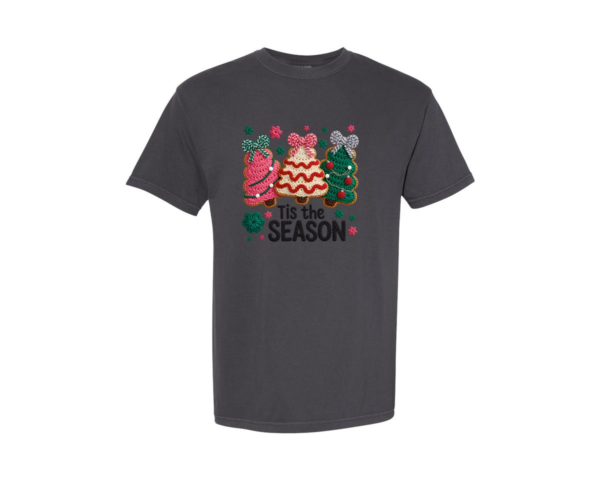 brand:Comfort Colors|color:Graphite|Faux Yarn Crochet Christmas Tree 2 Graphic T-Shirt