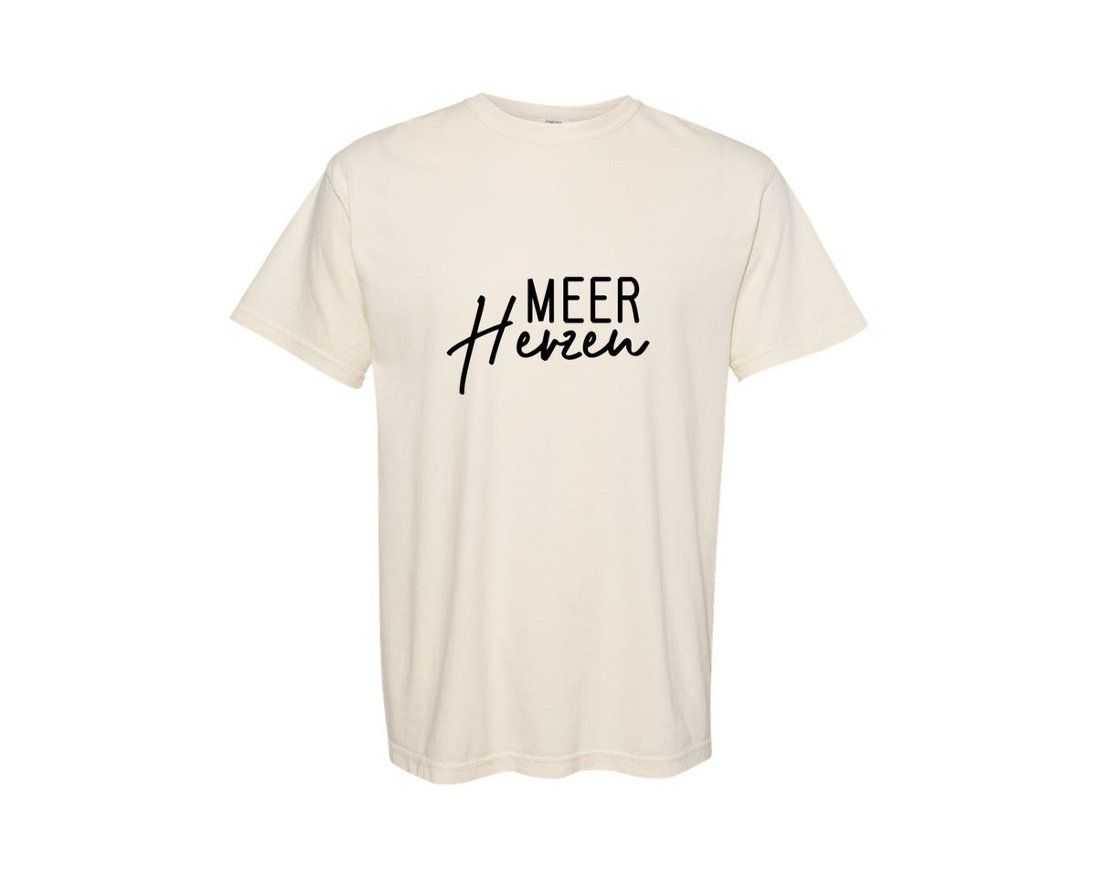 brand:Comfort Colors|color:Ivory|Meer Herzen Graphic T-Shirt