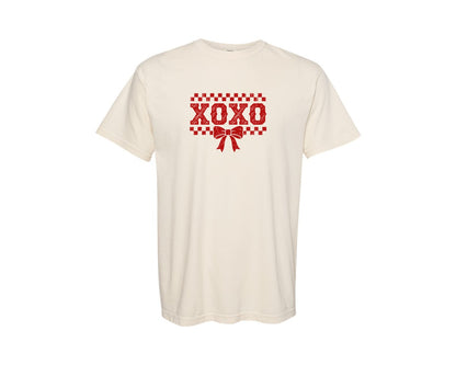 brand:Comfort Colors|color:Ivory|Vintage Xoxo Bow Checkered Print Graphic T-Shirt