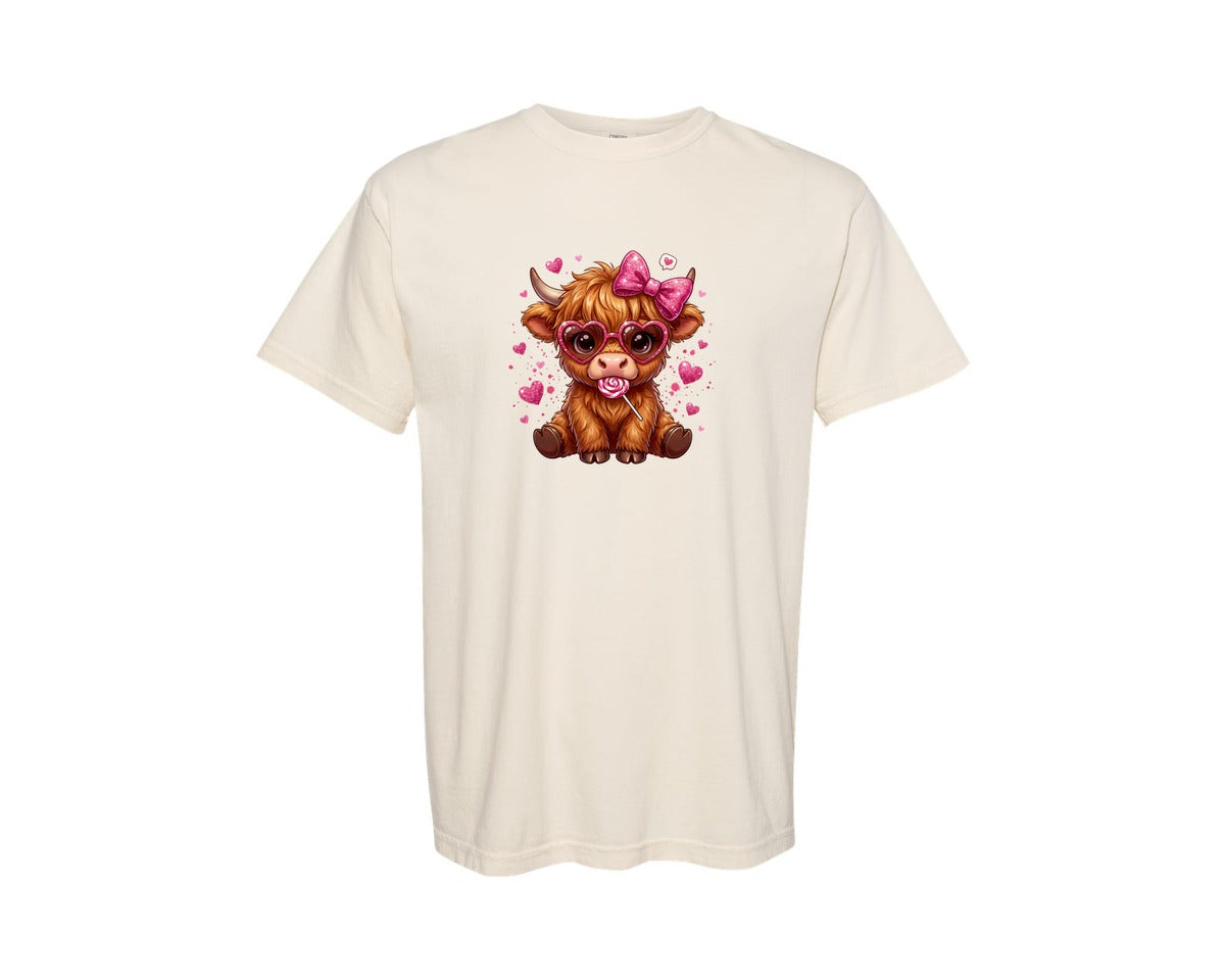 brand:Comfort Colors|color:Ivory|Cute Highland Cow Glitter Hearts Graphic T-Shirt