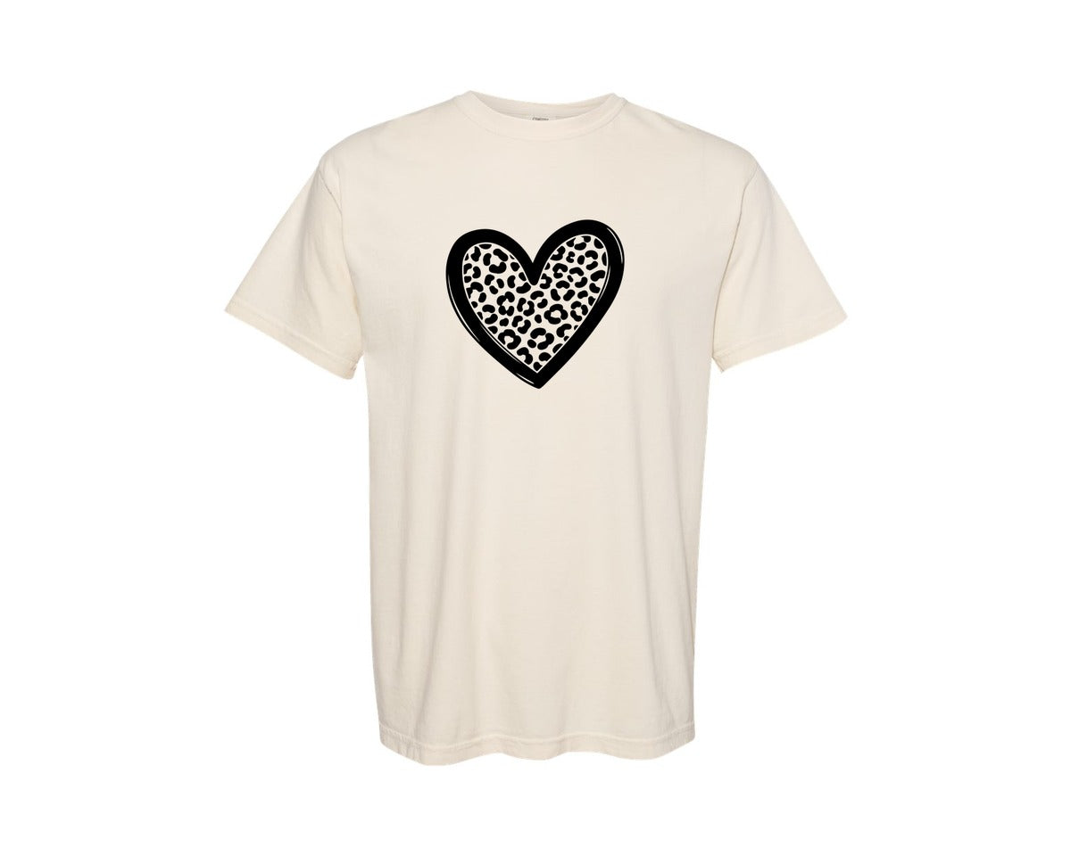 brand:Comfort Colors|color:Ivory|Trendy Valentine Leopard Heart Shape Graphic T-Shirt