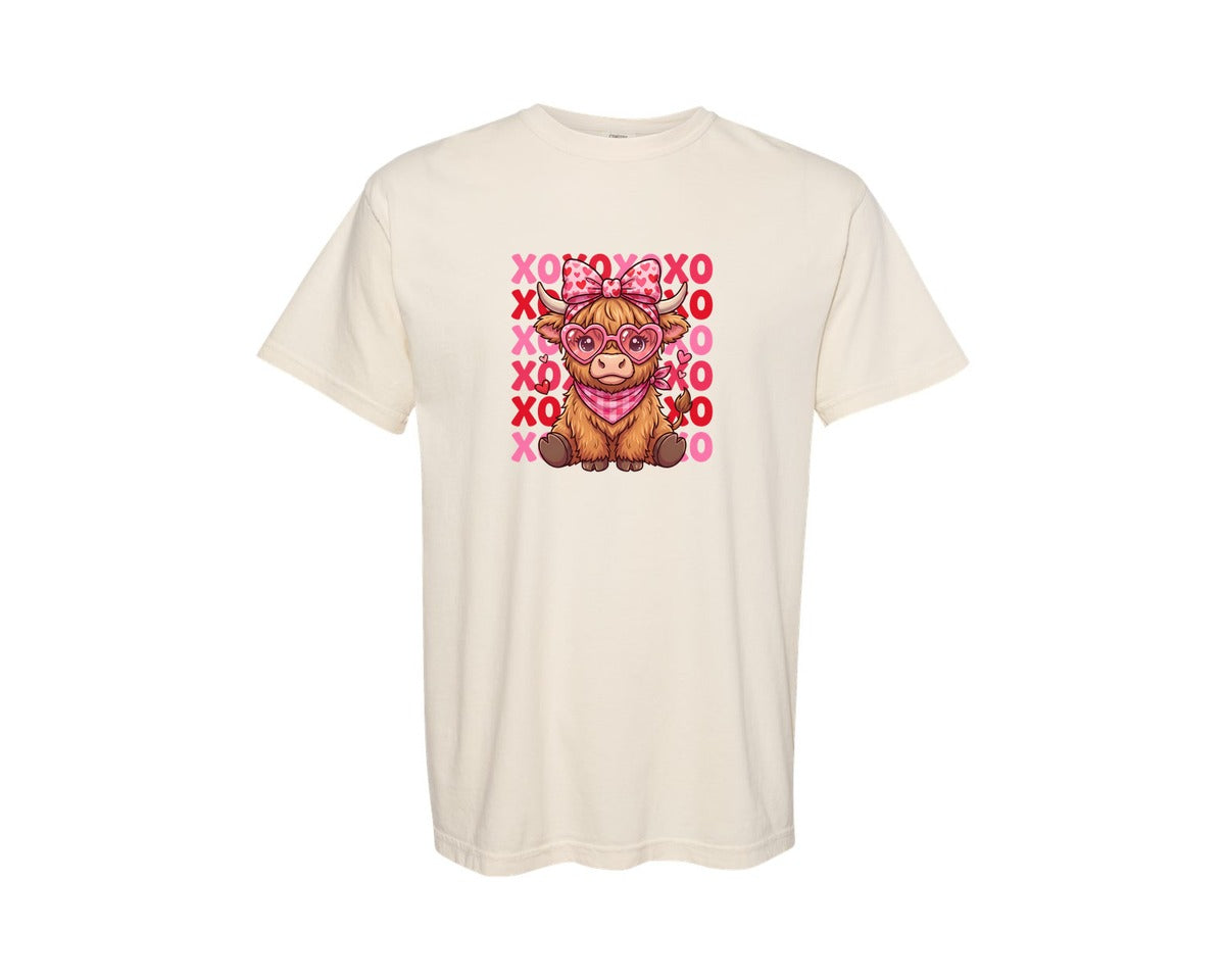 brand:Comfort Colors|color:Ivory|Xoxo Cute Valentine Highland Cow Graphic T-Shirt