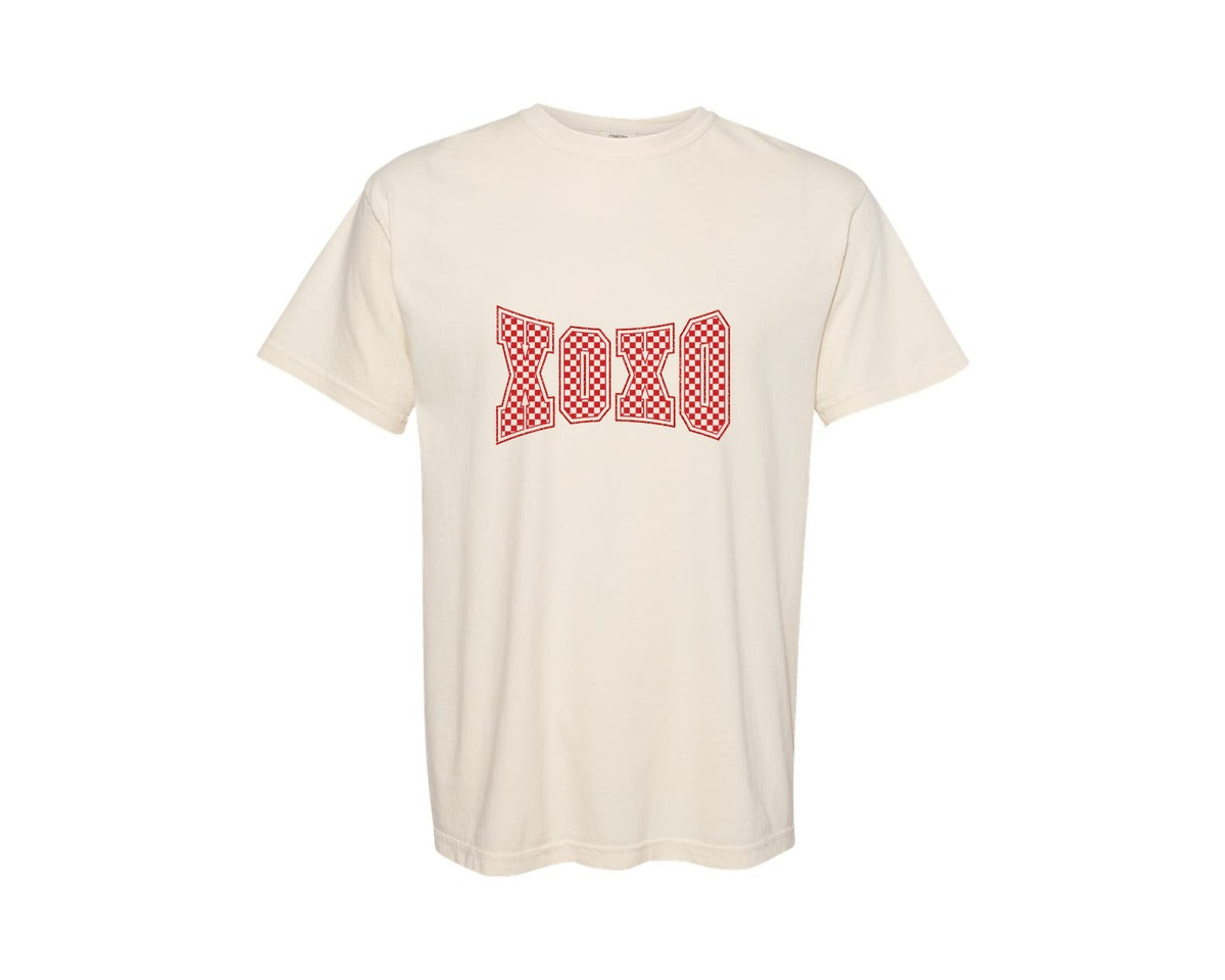 brand:Comfort Colors|color:Ivory|Retro Checkered Valentine Xoxo Varsity Graphic T-Shirt