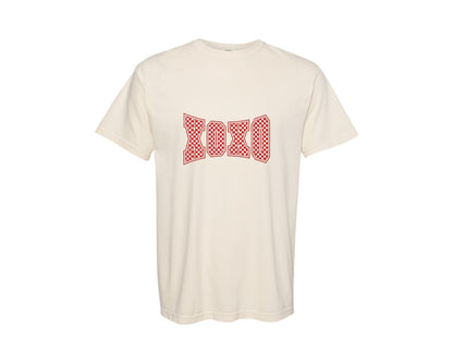 brand:Comfort Colors|color:Ivory|Retro Checkered Valentine Xoxo Varsity Graphic T-Shirt