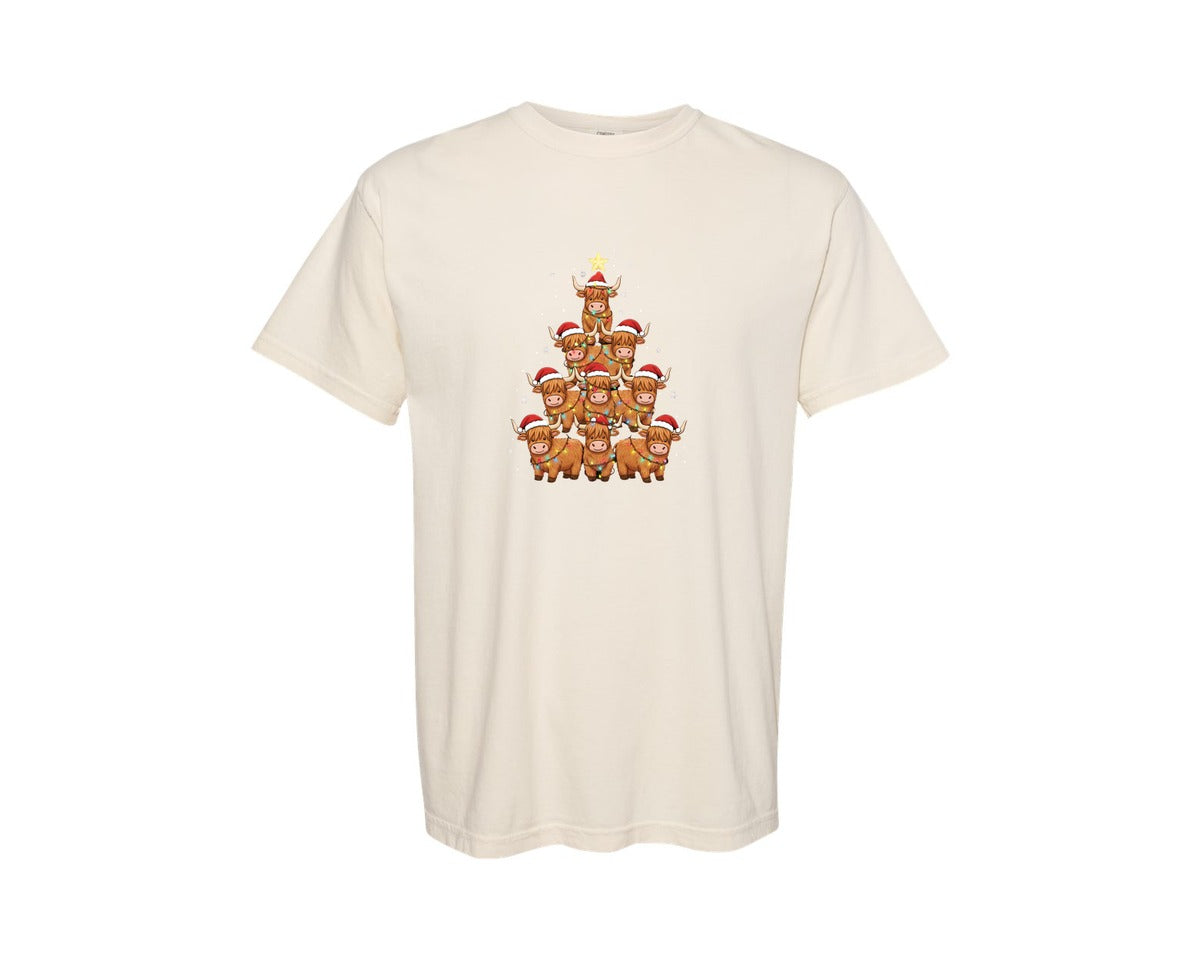 brand:Comfort Colors|color:Ivory|Highland Cow Christmas Tree Cow Graphic T-Shirt