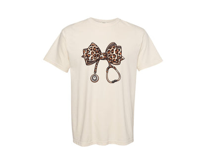 brand:Comfort Colors|color:Ivory|Leopard Print Stethoscope Bow Graphic T-Shirt