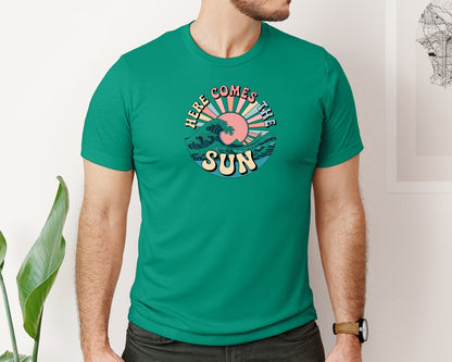 brand:Bella Canvas|color:Kelly|Here Comes The Sun Summe Retro Graphic T-Shirt