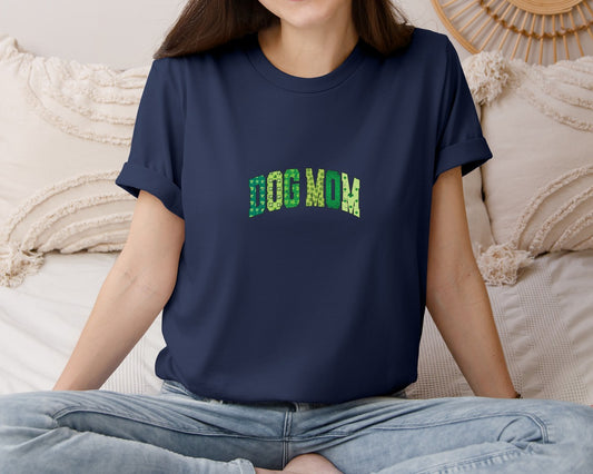 Dog Mom St Patricks Day Lucky Mama Graphic T-Shirt