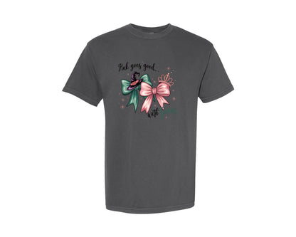 brand:Comfort Colors|color:Pepper|Pink Goes Good With Green 4 Graphic T-Shirt