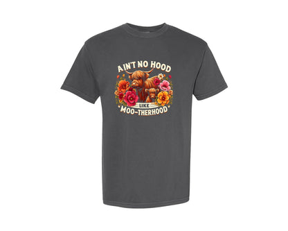 brand:Comfort Colors|color:Pepper|Highland Cow Mothers Day Retro Graphic T-Shirt