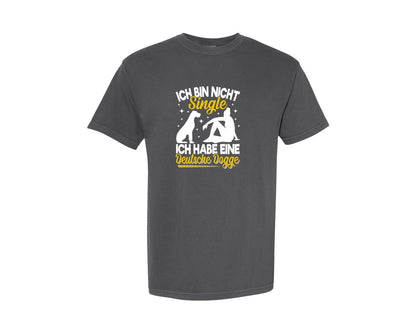 brand:Comfort Colors|color:Pepper|Ich Bin Nicht Single Ich Habe Eine Deuts Graphic T-Shirt