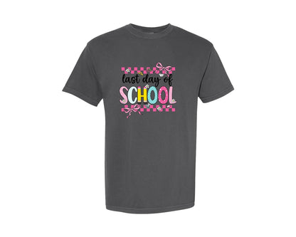 brand:Comfort Colors|color:Pepper|Last Day Of School Cute School Bow Graphic T-Shirt