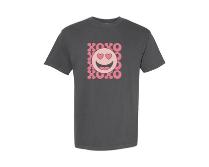 brand:Comfort Colors|color:Pepper|Smiley Face Xoxo Valentines Day Graphic T-Shirt