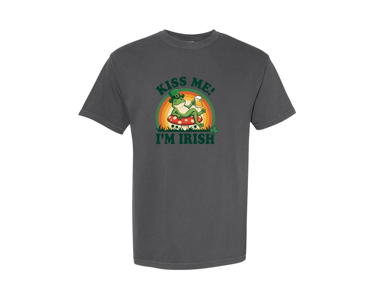 brand:Comfort Colors|color:Pepper|Kiss Me Im Irish Frog Design Graphic T-Shirt