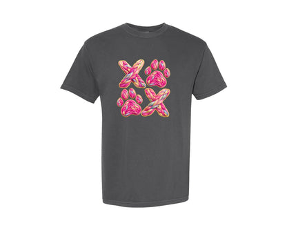 brand:Comfort Colors|color:Pepper|Crochet Xoxo Valentines Day Dog Paw Graphic T-Shirt