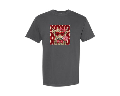 brand:Comfort Colors|color:Pepper|Faux Yarn Highland Cow Xoxo Design Graphic T-Shirt