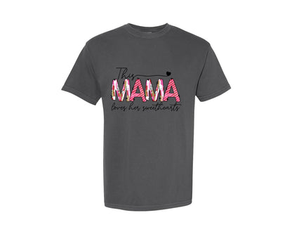 brand:Comfort Colors|color:Pepper|This Mama Loves Her Sweethearts Graphic T-Shirt