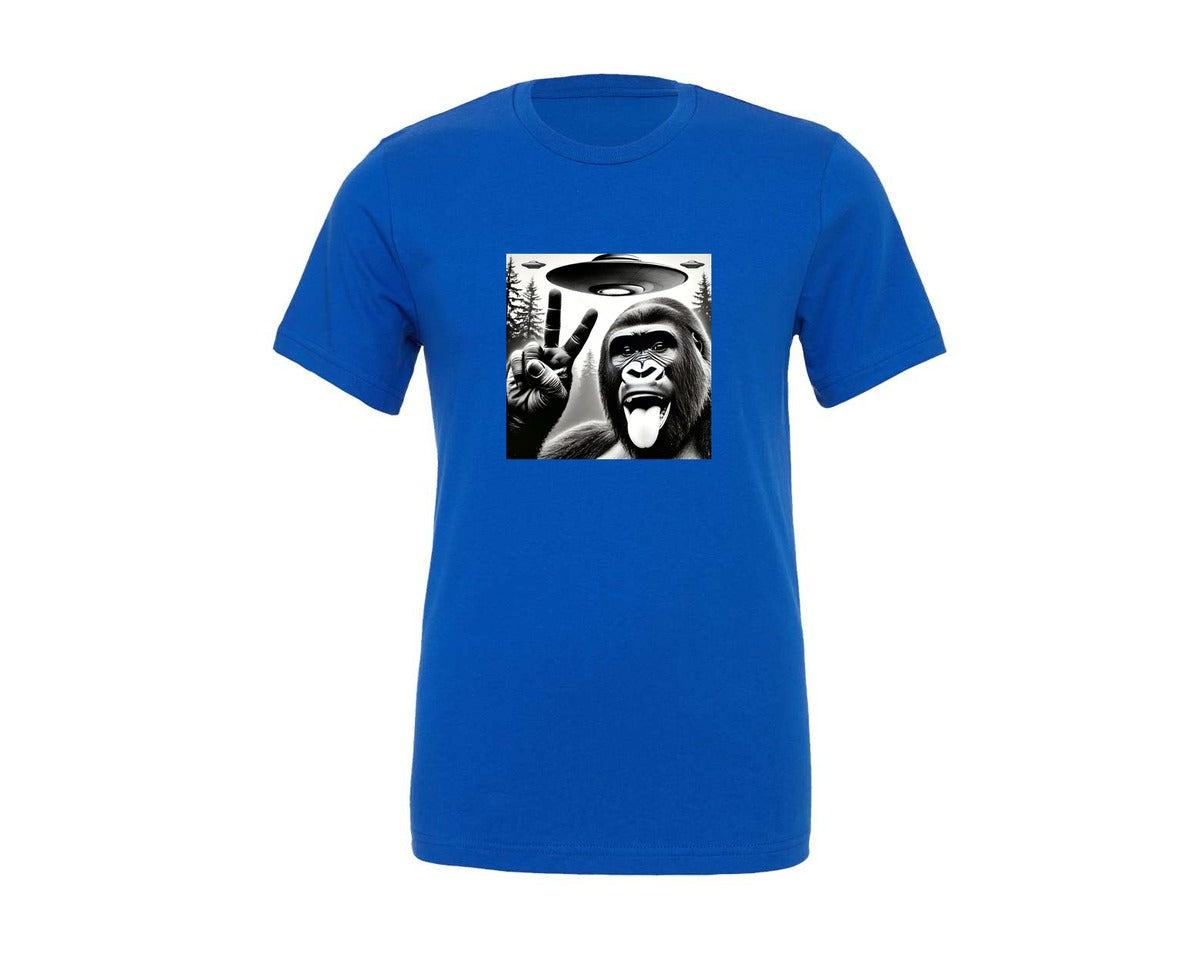 brand:Generic|color:True Royal Blue|Sasquatch Bigfoot Selfie With Ufo Alien Graphic T-Shirt