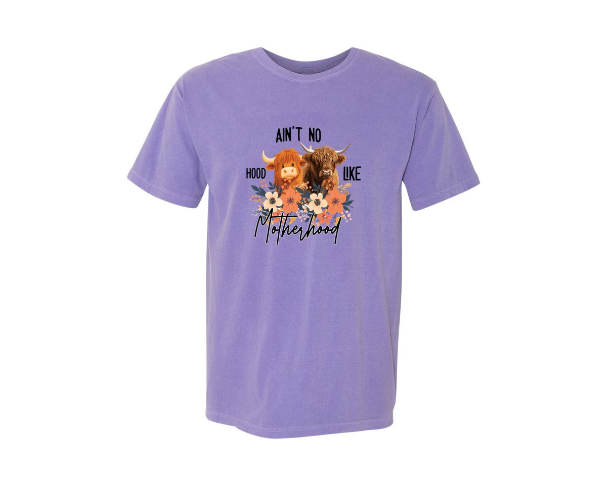 brand:Comfort Colors|color:Violet|Aint No Hood Like Motherhood Mom Graphic T-Shirt