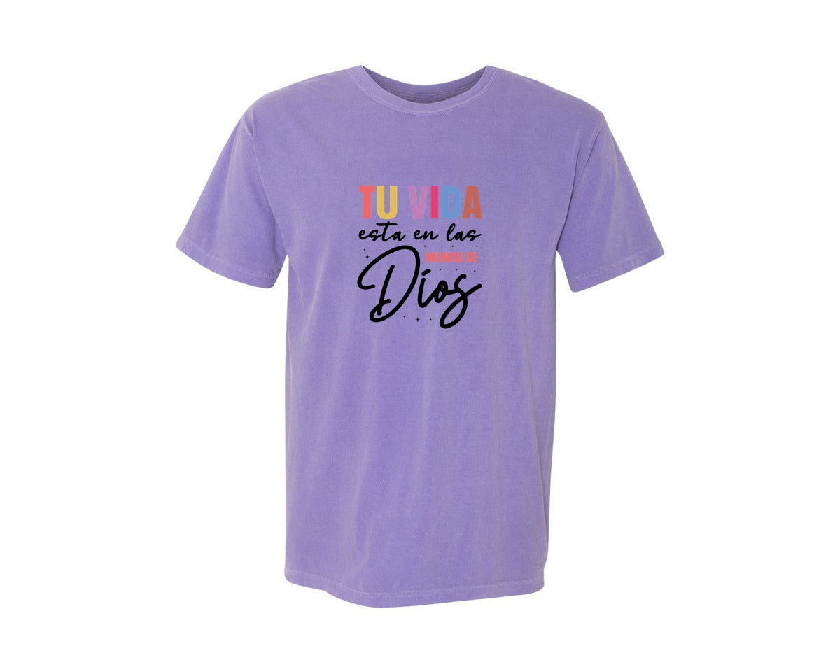 brand:Comfort Colors|color:Violet|Tu Vida Esta En Las Manos De Dios 2 Graphic T-Shirt